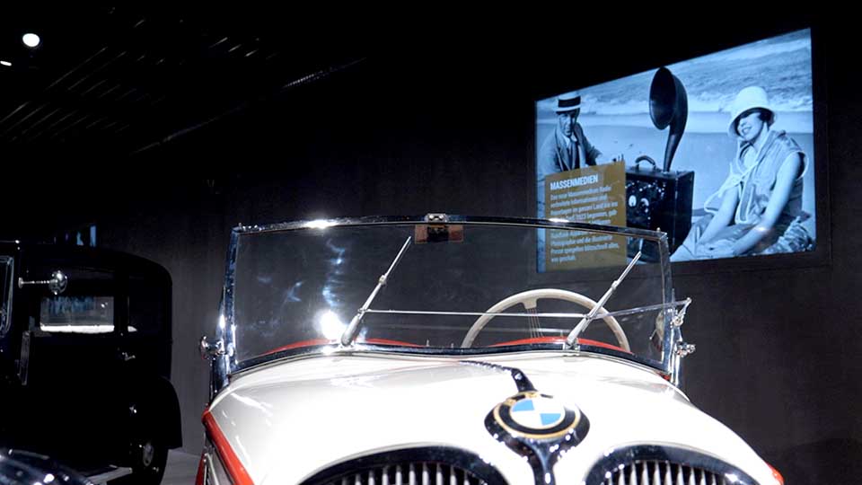 EFA Mobile Zeiten Oldtimer im Kontext ihrer Zeit. Die Ausstellung ist lebendiger geworden.